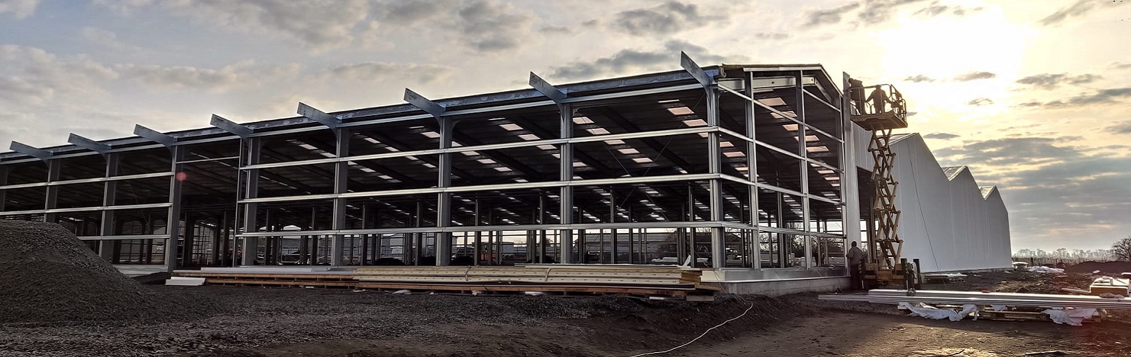 Modular buildings  with made-to measure or conventional warehouse versatility